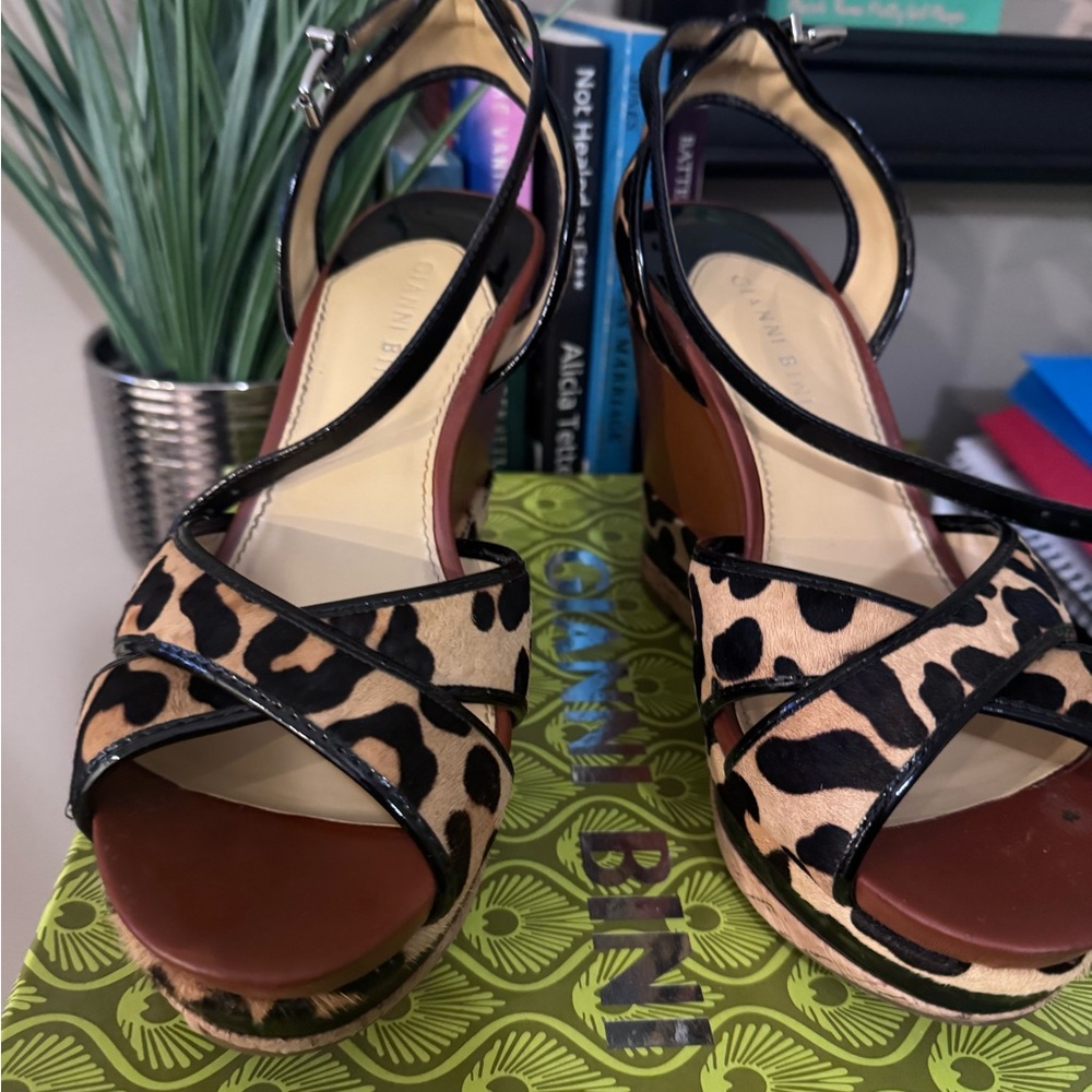 Gianni Bini Black and Tan Platform Shoes - Picture 7 of 11